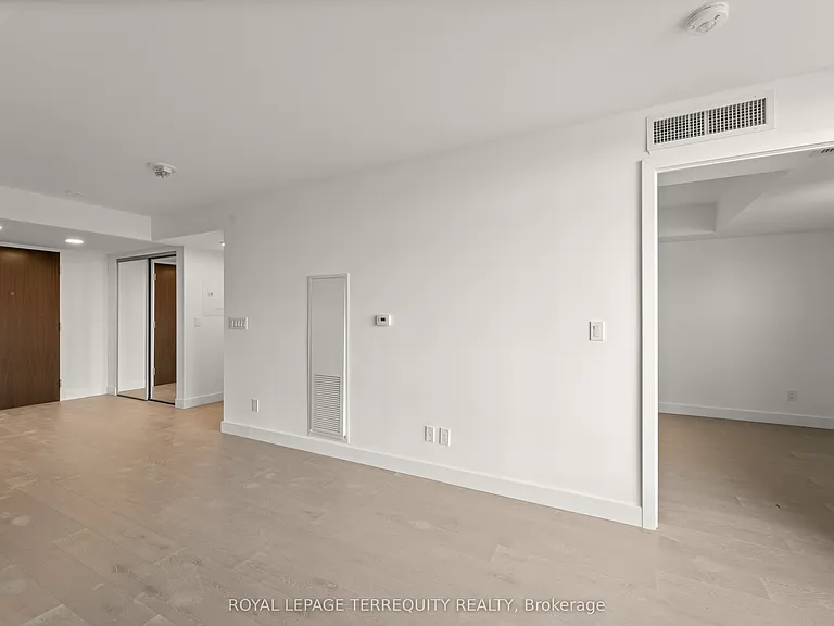 160 Kingsway Cres #213 — Photo 9