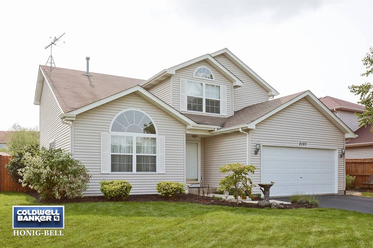 2107 Graystone Dr photo 1