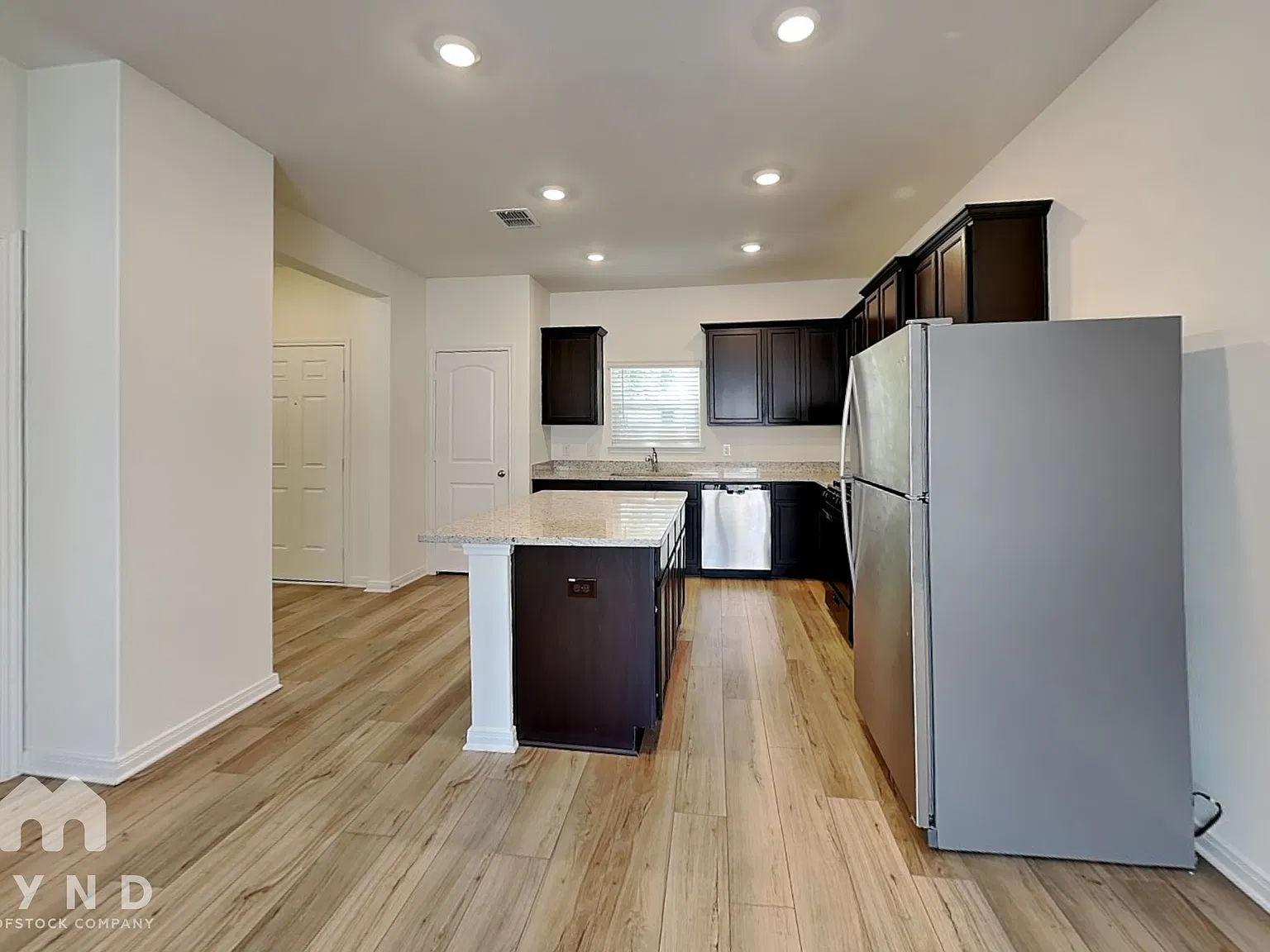 3 bed, 2.5 bath, 1430 sqft, $1,445 — Photo 4