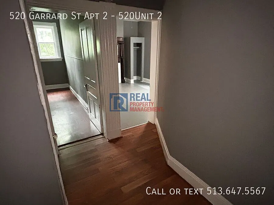 Charming 2-3 Bed in Historical District — Photo 4