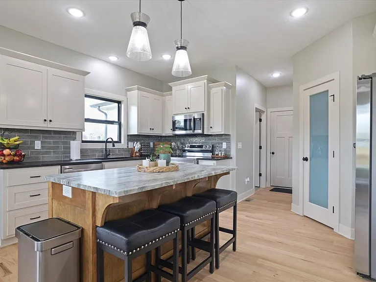 2210 Piedmont Pl — Photo 27