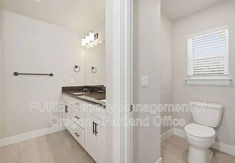 1730 NE Gilbert Ln — Photo 10