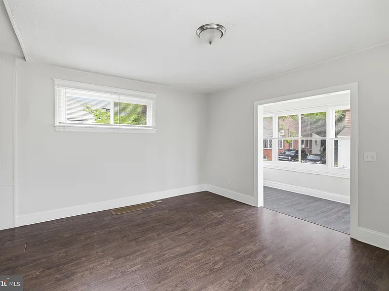 820 Greenhill Rd — Photo 8