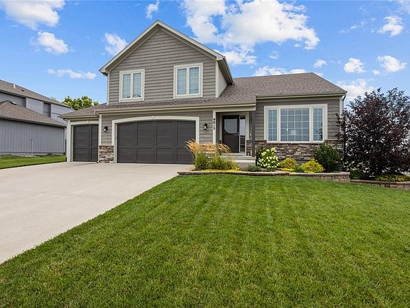 2nd image of 9015 N Norton Ave