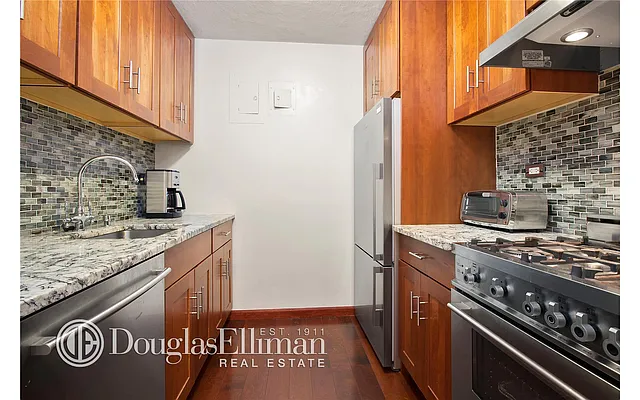 Sold by Douglas Elliman | media 15