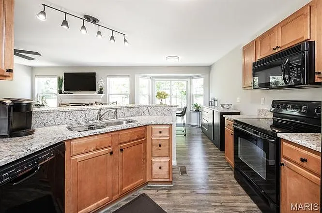 1953 Richmond Springs Ln — Photo 4