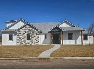 1010 Oak Ave, Panhandle, TX 79068