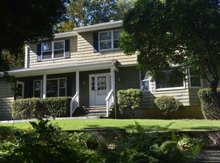 210 Long Hill Rd, Oakland, NJ 07436