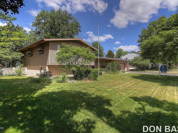 2nd image of 3637 Pawnee Dr SW