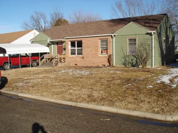 909 Cleary Ave, Junction City, KS 66441