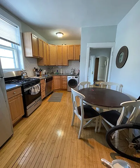 1441 W Berteau Ave #3R — Photo 4