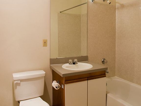 3rd image of 4738 19th Ave NE APT 202