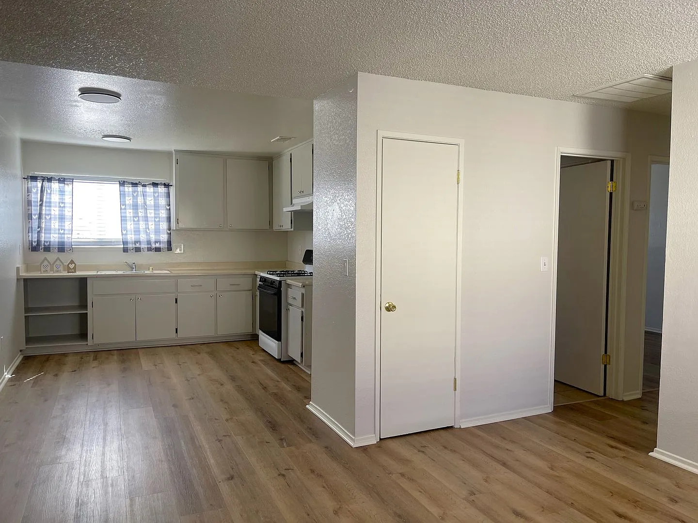 8712 California City Blvd. #1-6 — Photo 4