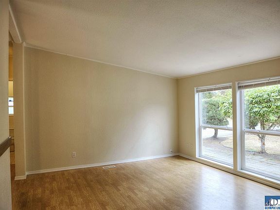 5th image of 2848 E Myrtle St APT 3