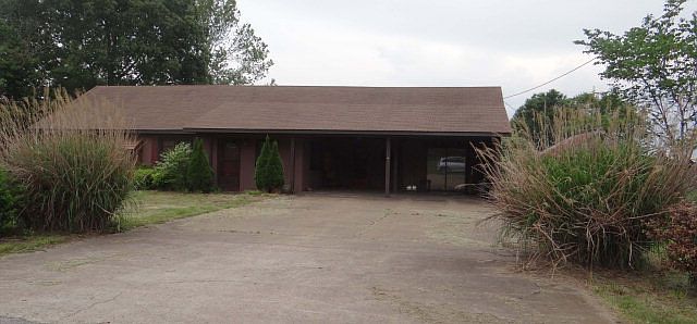 1st image of 755 Woods Rd