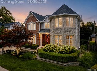 530 W 3rd St, Rochester, MI 48307