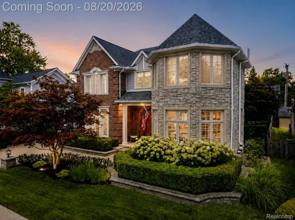 530 W 3rd St, Rochester, MI 48307