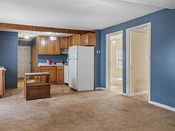 4th image of 832 West Calhoun Street