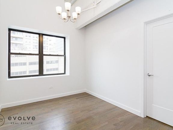 4th image of 605 W Lake St