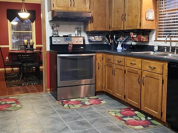 5th image of 210 Beechwood Dr