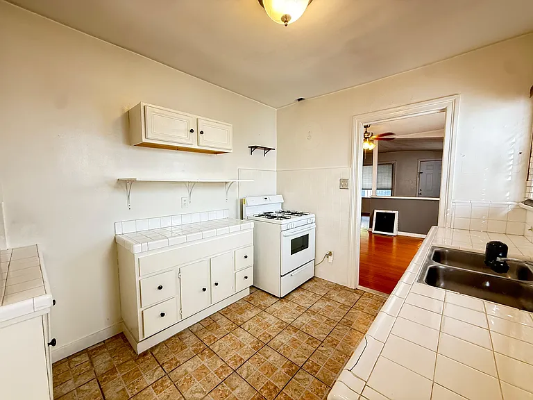 1123 N Vista St #1123 — Photo 9