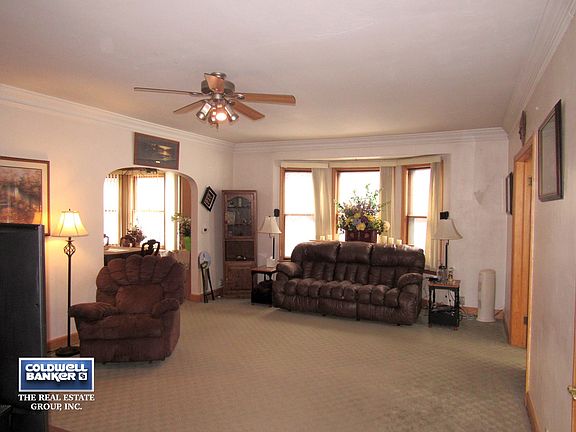 Spacious living room