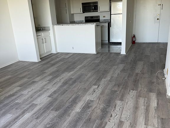 3rd image of 10535 Wilshire Blvd APT 1007