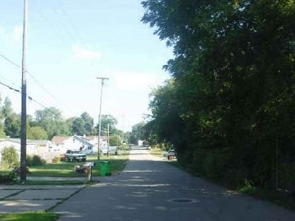 Exterior Neighborhood (street photo)