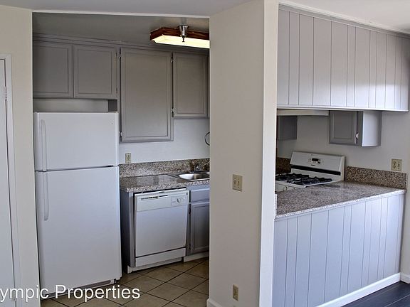 5th image of 3751 Jasmine Ave APT 301