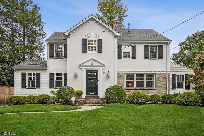 1st image of 19 Park Cir