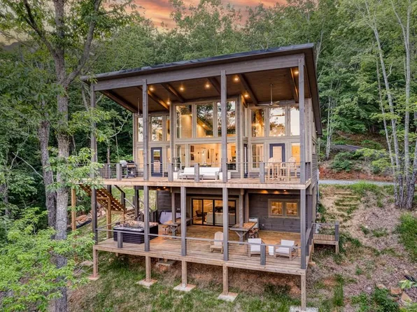 281 Raintree Bnd, Blue Ridge, GA 30513