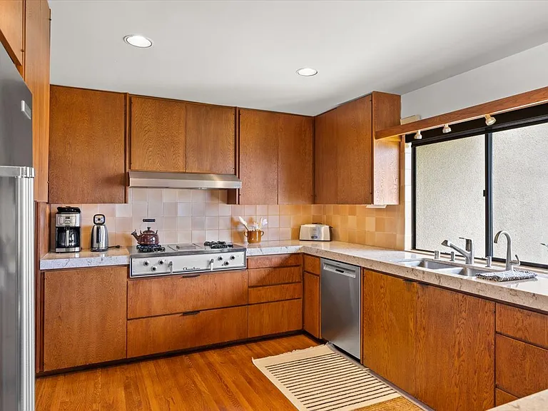 8496 Westway Dr — Photo 16