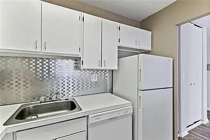 47 Sumner St #205 — Photo 17