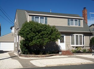 129 E Mac Evoy Ln, Brant Beach, NJ 08008