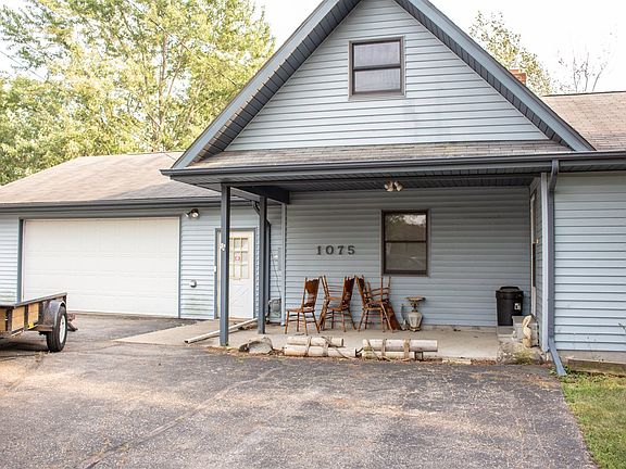 2nd image of 1075 Roseberry Ln