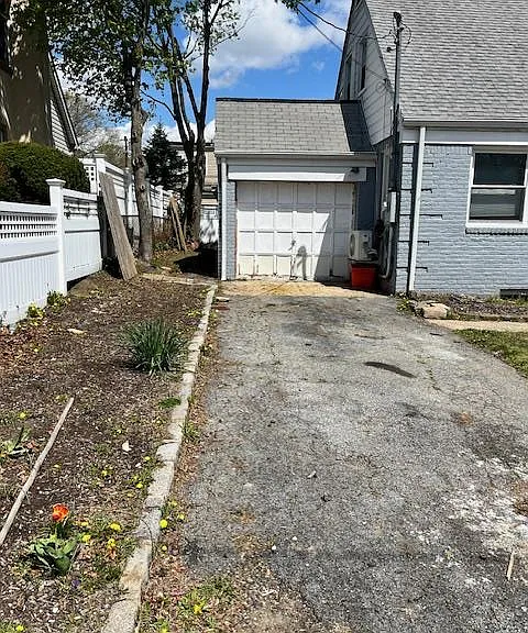 345 Walton St — Photo 3