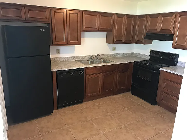 2415 S Cedar Ave #B — Photo 4