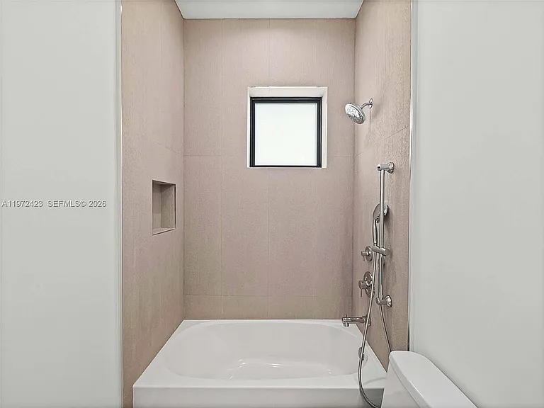 5718 Ashwood Cir W — Photo 77