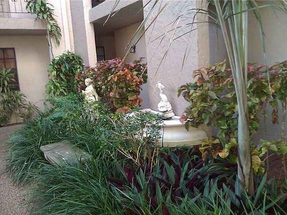 2nd image of 815 NE 28th St APT 103