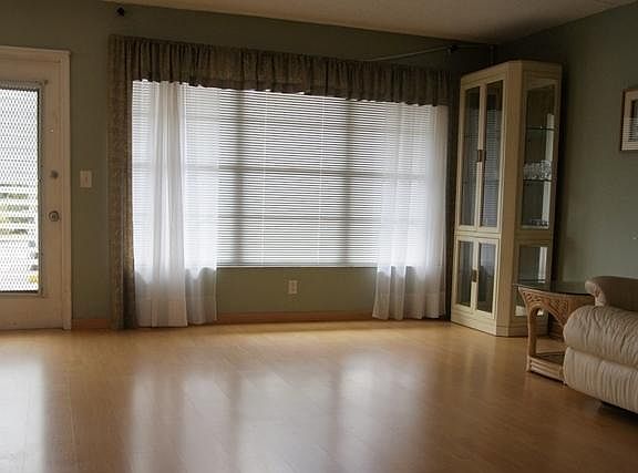 5th image of 109 Wellington L