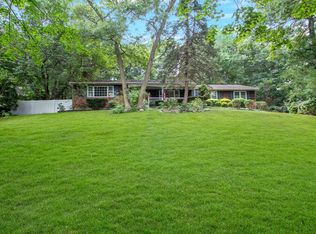 186 Lower Sheep Pasture Rd, East Setauket, NY 11733