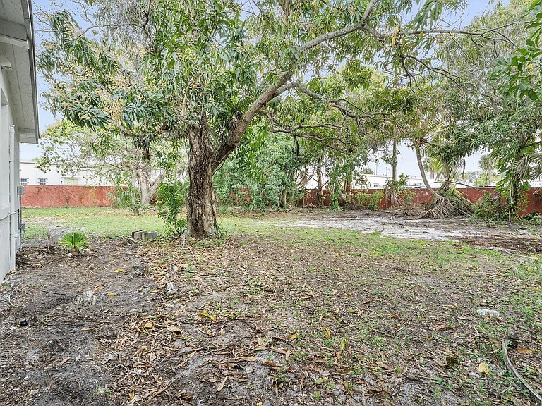 474 Enfield St — Photo 16