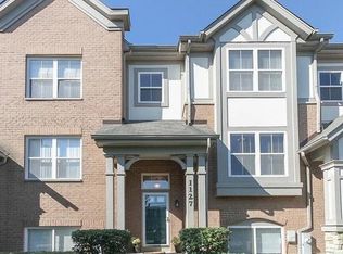 1127 N Claremont Dr, Palatine, IL 60074