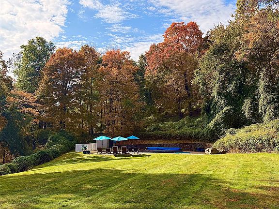 3rd image of 2261 Hunterbrook Road