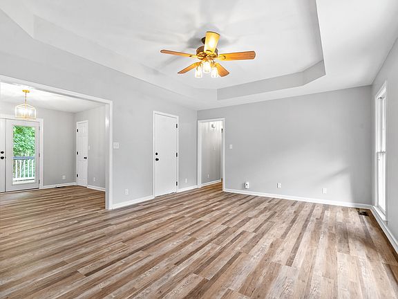 5th image of 336 Andrew Dr