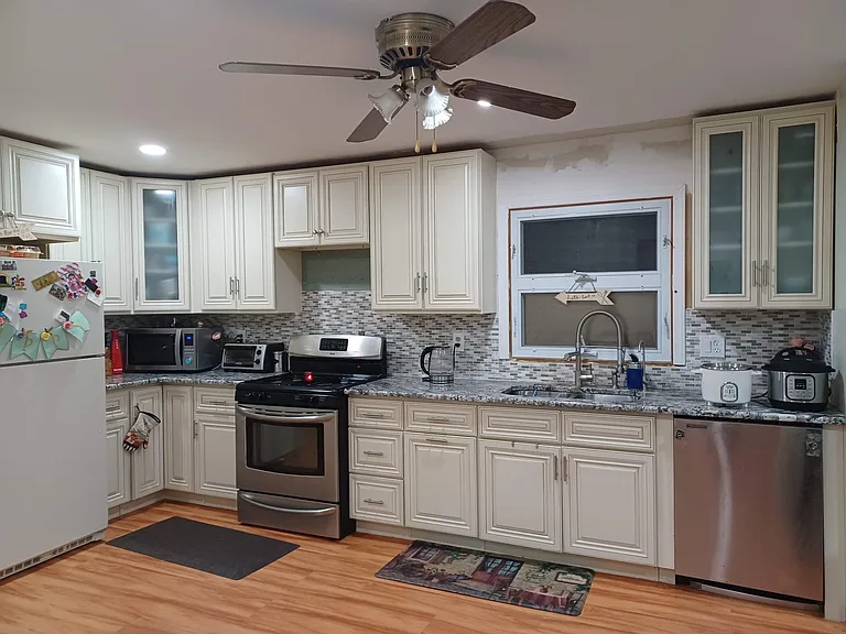 46 Middlesex Ave — Photo 5