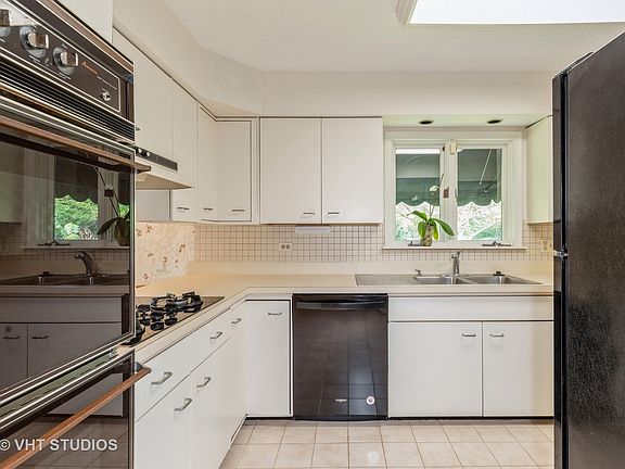 3rd image of 809 Bruce Ave