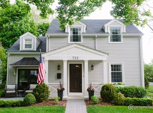 723 Division St, Barrington, IL 60010
