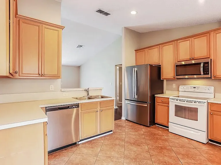 136 Dover Bluff Dr — Photo 3