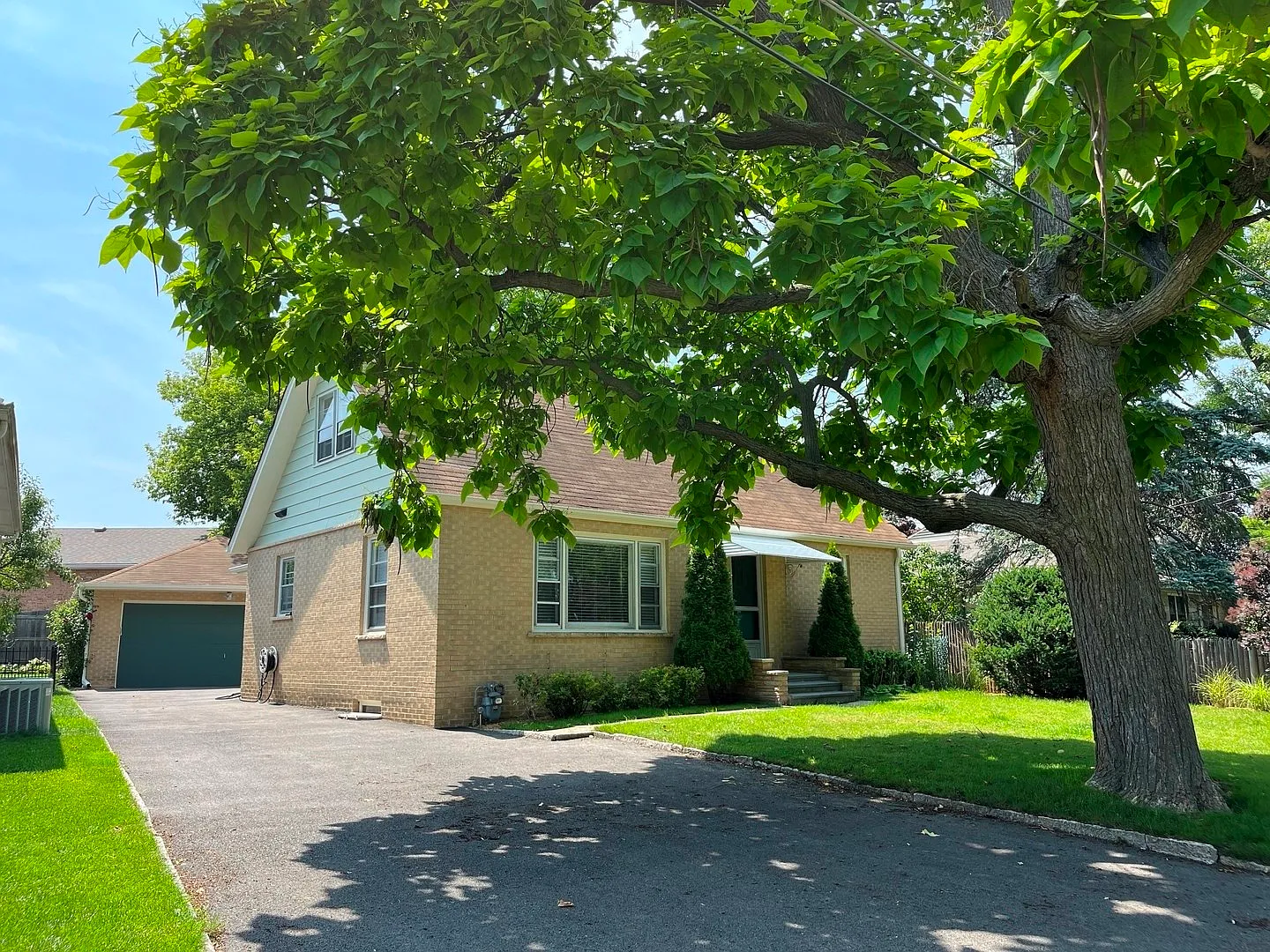 125 Burtis Ave photo 1